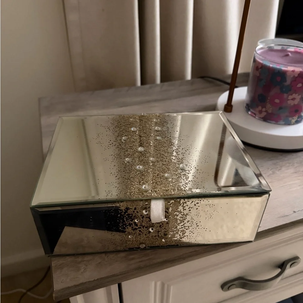 Elegant Gold Jewelry Box